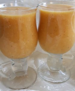 Apelsini banaani õuna smoothie