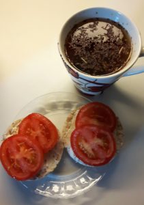 Riisileivakesed toorjuustu ja tomatiga